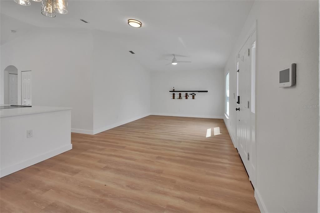 Active With Contract: $439,900 (3 beds, 2 baths, 1674 Square Feet)