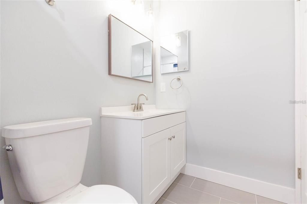 合同活跃: $139,900 (1 贝兹, 1 浴室, 738 平方英尺)