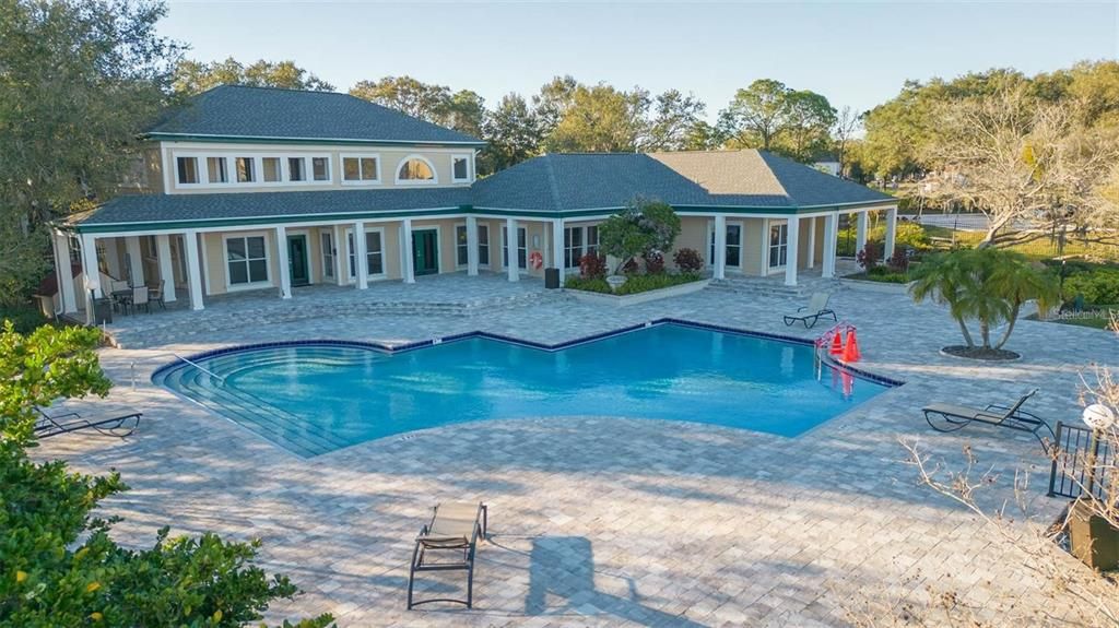 合同活跃: $139,900 (1 贝兹, 1 浴室, 738 平方英尺)