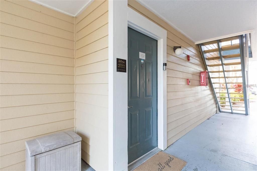 合同活跃: $139,900 (1 贝兹, 1 浴室, 738 平方英尺)