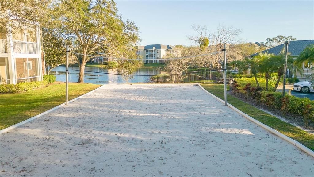 合同活跃: $139,900 (1 贝兹, 1 浴室, 738 平方英尺)