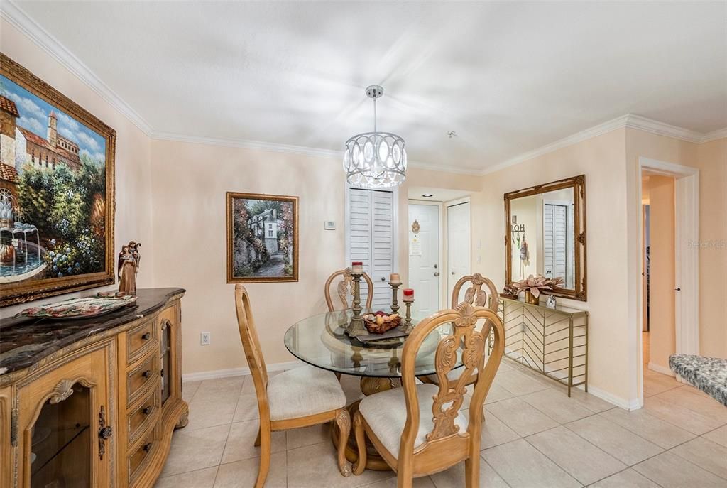 Activo con contrato: $259,000 (2 camas, 2 baños, 1107 Pies cuadrados)