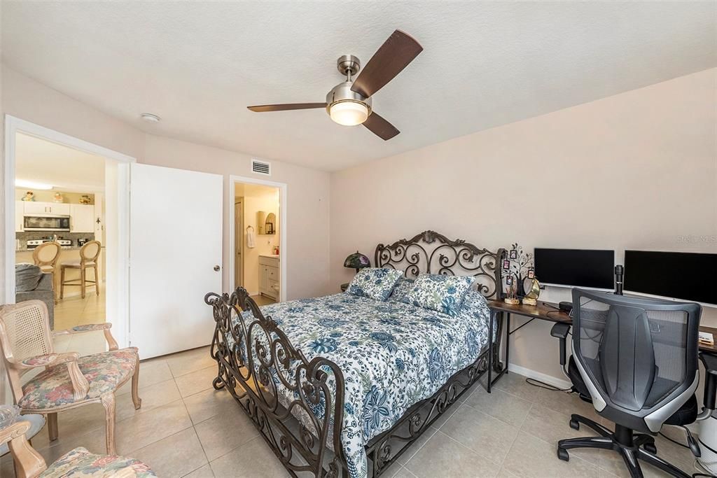 Activo con contrato: $259,000 (2 camas, 2 baños, 1107 Pies cuadrados)