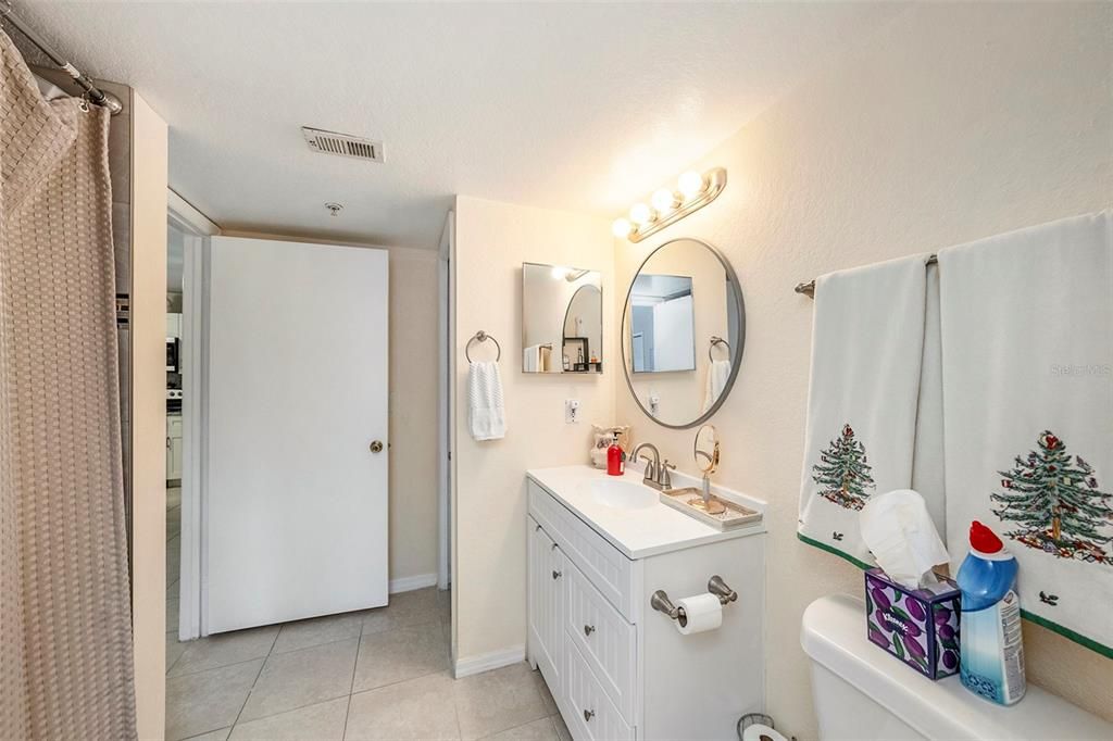 Activo con contrato: $259,000 (2 camas, 2 baños, 1107 Pies cuadrados)