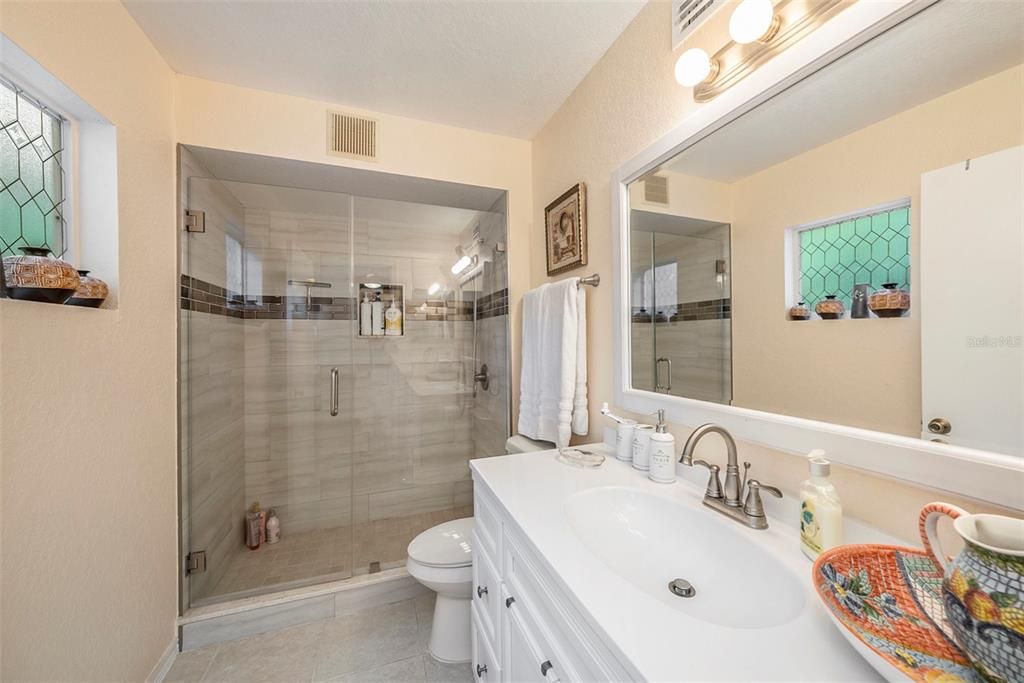 Activo con contrato: $259,000 (2 camas, 2 baños, 1107 Pies cuadrados)