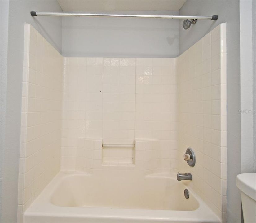 Active With Contract: $324,900 (3 beds, 2 baths, 1610 Square Feet)