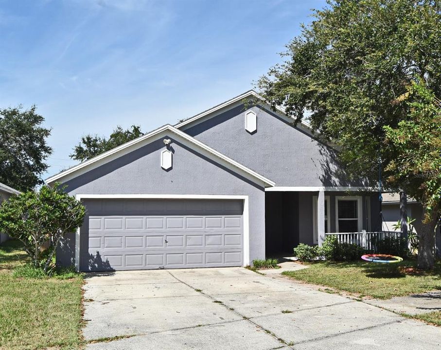 Active With Contract: $324,900 (3 beds, 2 baths, 1610 Square Feet)
