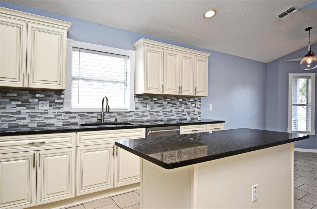 Active With Contract: $324,900 (3 beds, 2 baths, 1610 Square Feet)