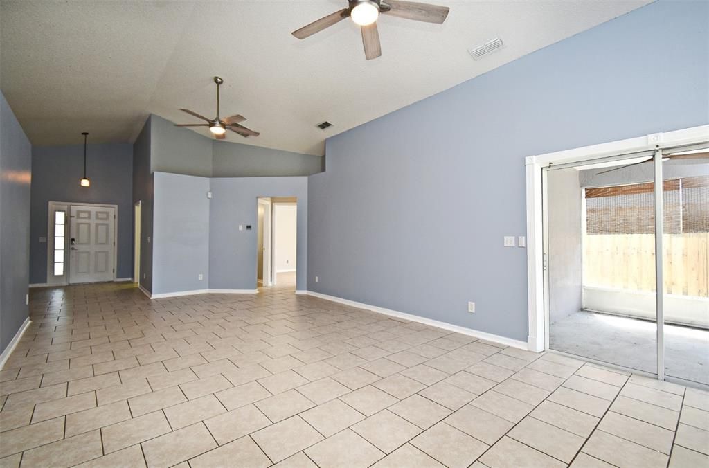 Active With Contract: $324,900 (3 beds, 2 baths, 1610 Square Feet)