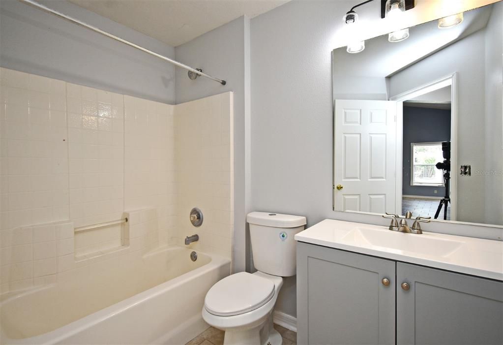 Active With Contract: $324,900 (3 beds, 2 baths, 1610 Square Feet)