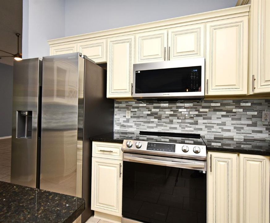 Active With Contract: $324,900 (3 beds, 2 baths, 1610 Square Feet)