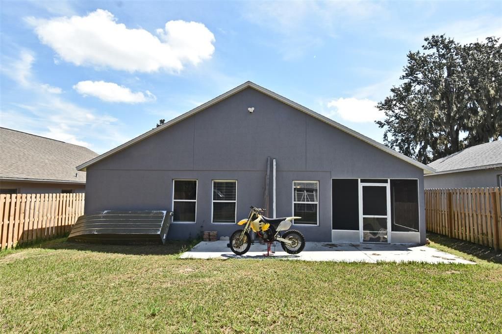 Active With Contract: $324,900 (3 beds, 2 baths, 1610 Square Feet)