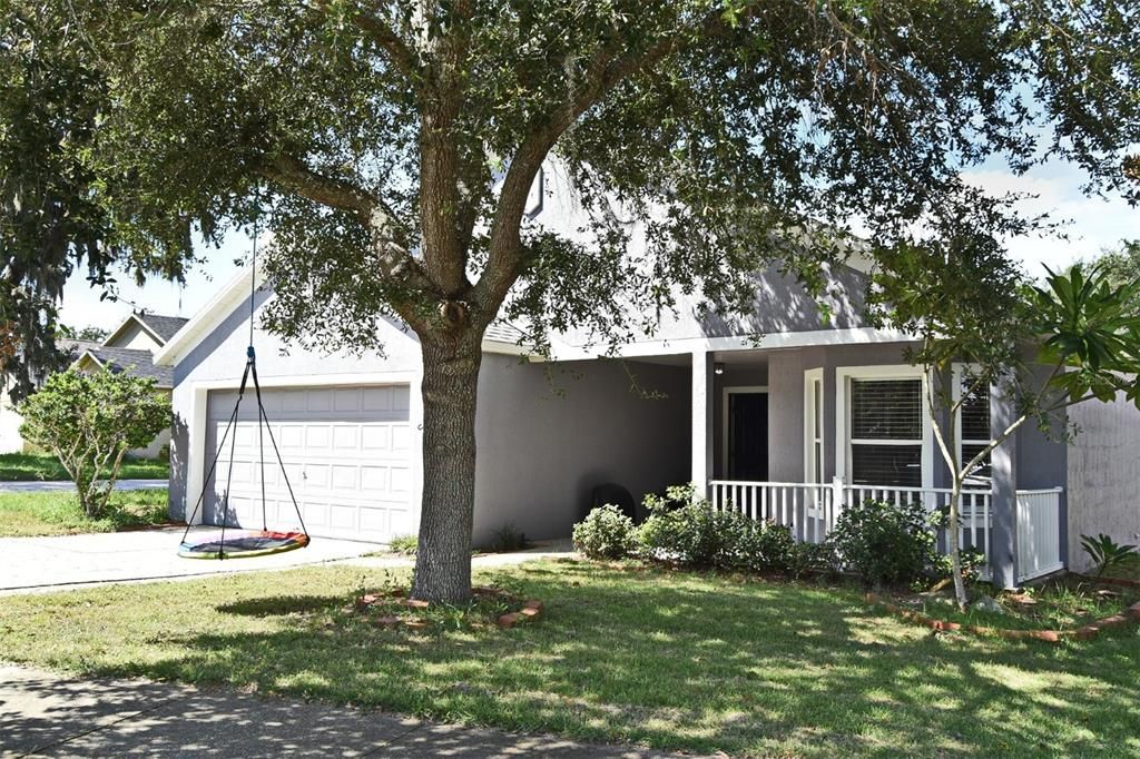 Active With Contract: $324,900 (3 beds, 2 baths, 1610 Square Feet)