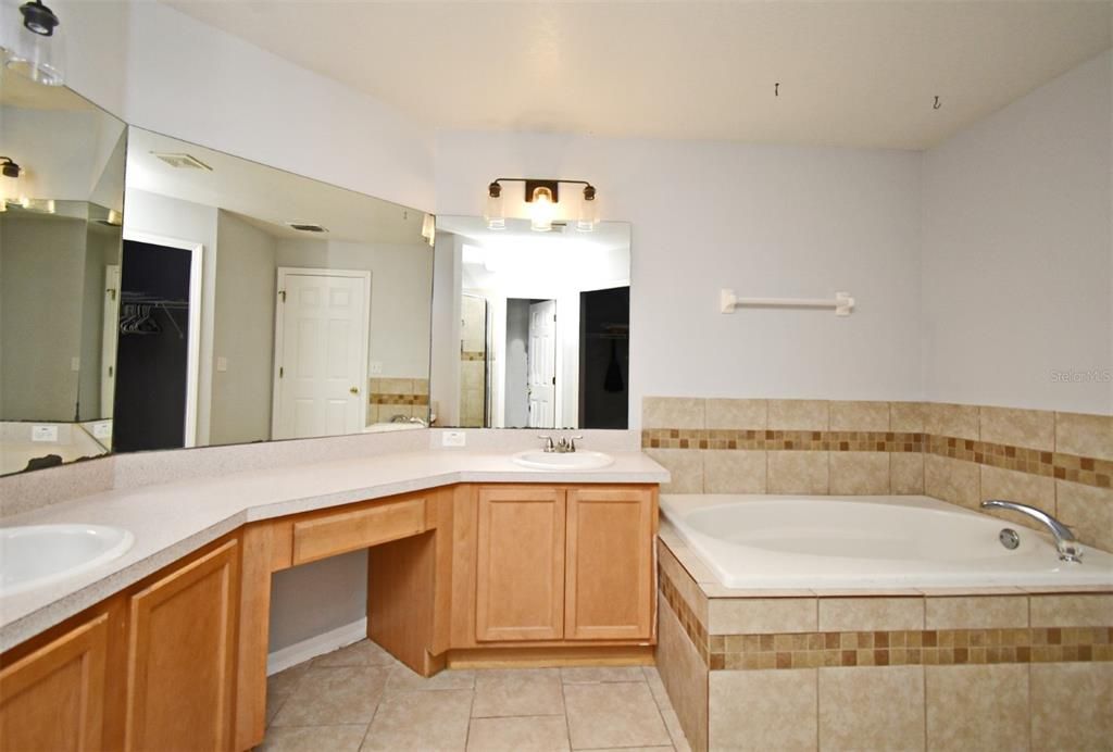 Active With Contract: $324,900 (3 beds, 2 baths, 1610 Square Feet)