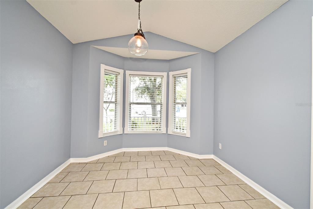 Active With Contract: $324,900 (3 beds, 2 baths, 1610 Square Feet)