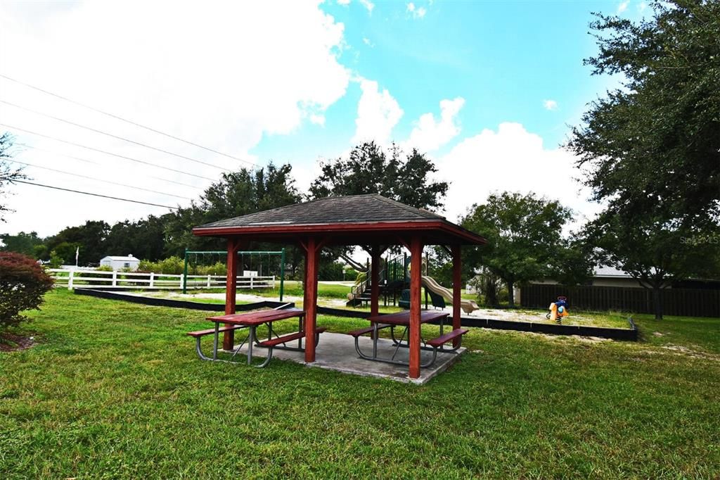 Active With Contract: $324,900 (3 beds, 2 baths, 1610 Square Feet)