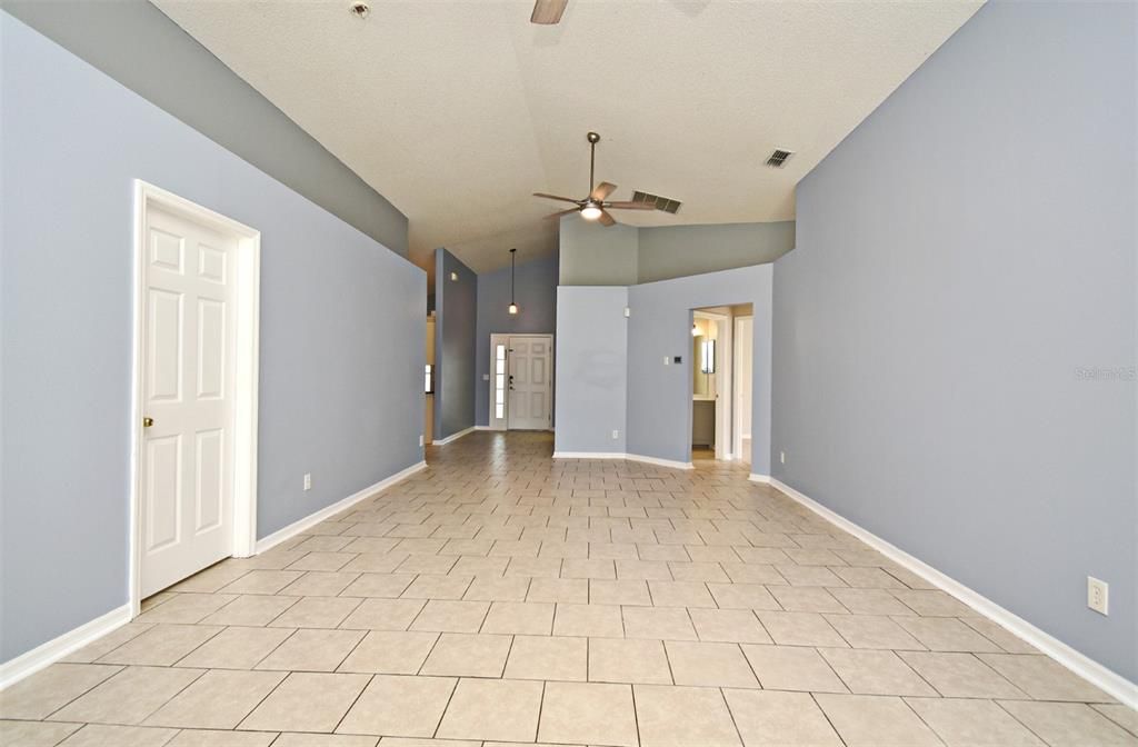 Active With Contract: $324,900 (3 beds, 2 baths, 1610 Square Feet)