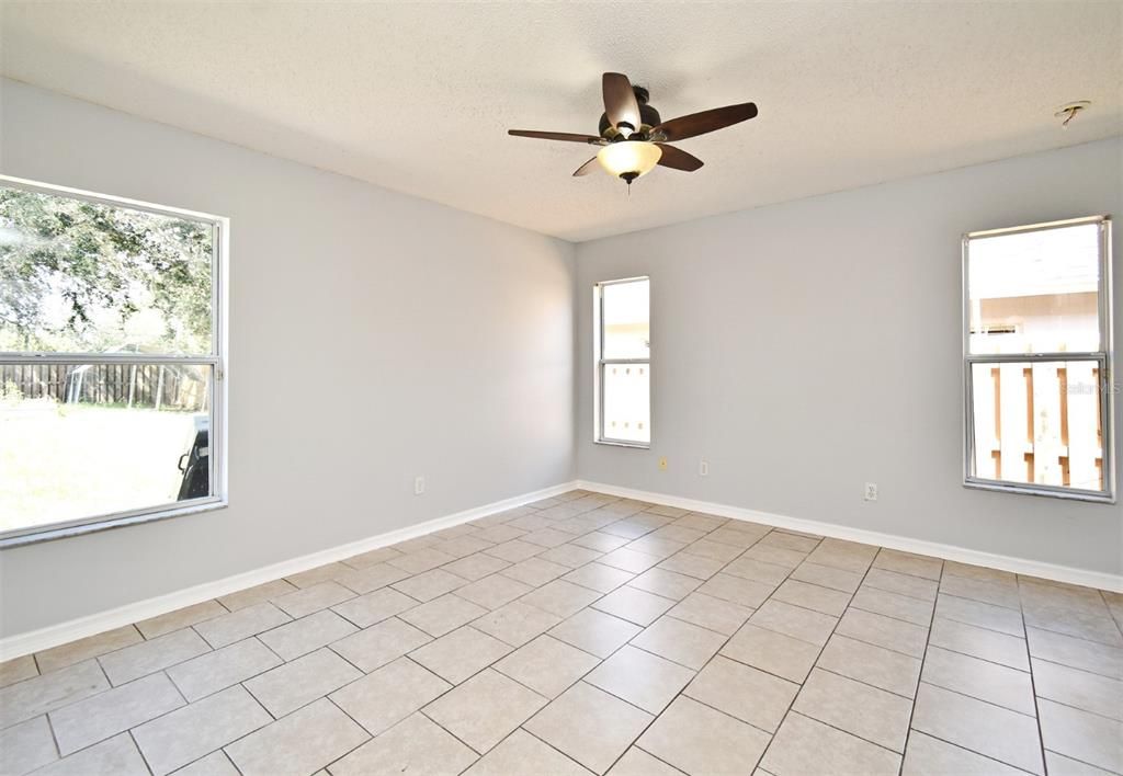 Active With Contract: $324,900 (3 beds, 2 baths, 1610 Square Feet)