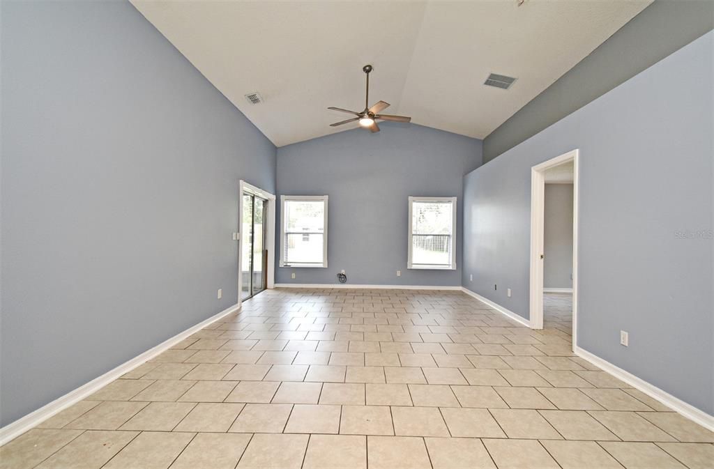 Active With Contract: $324,900 (3 beds, 2 baths, 1610 Square Feet)