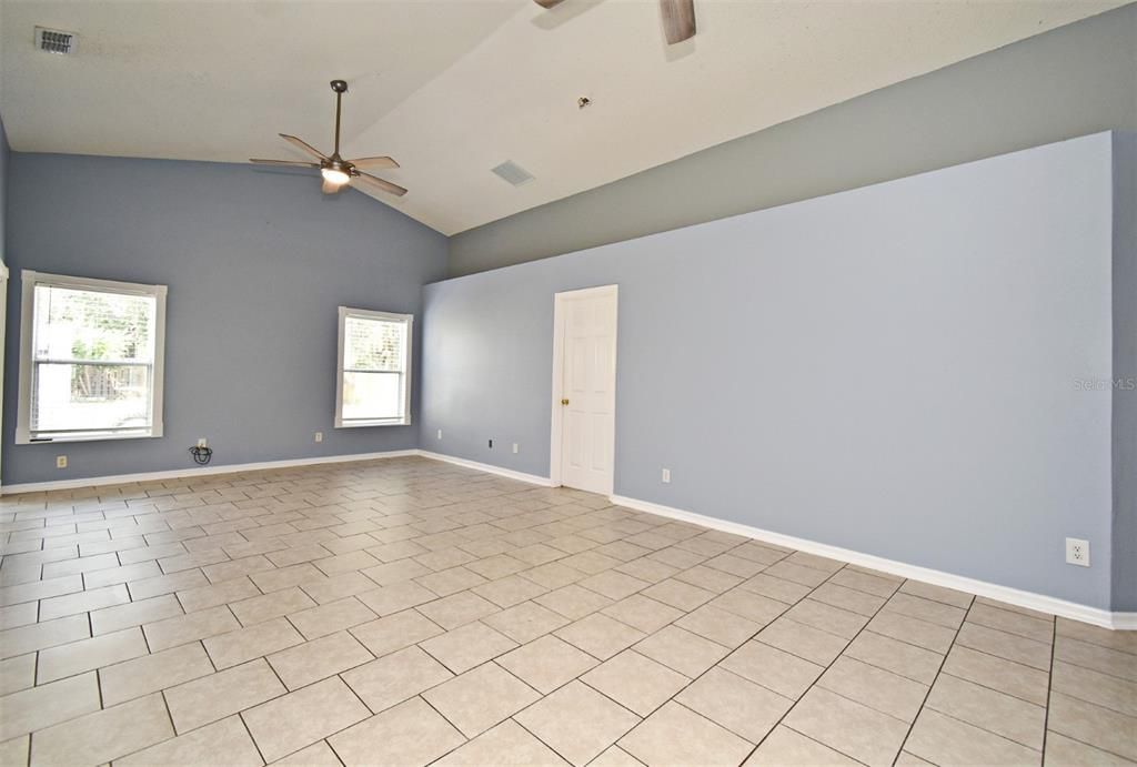 Active With Contract: $324,900 (3 beds, 2 baths, 1610 Square Feet)