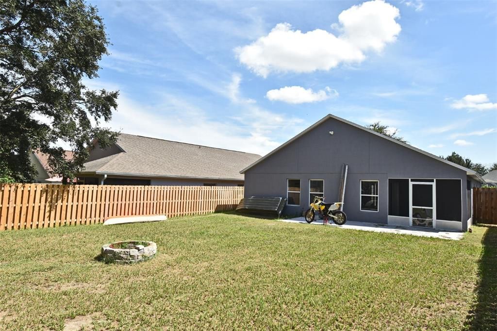 Active With Contract: $324,900 (3 beds, 2 baths, 1610 Square Feet)