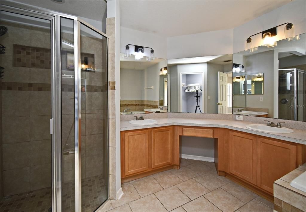 Active With Contract: $324,900 (3 beds, 2 baths, 1610 Square Feet)