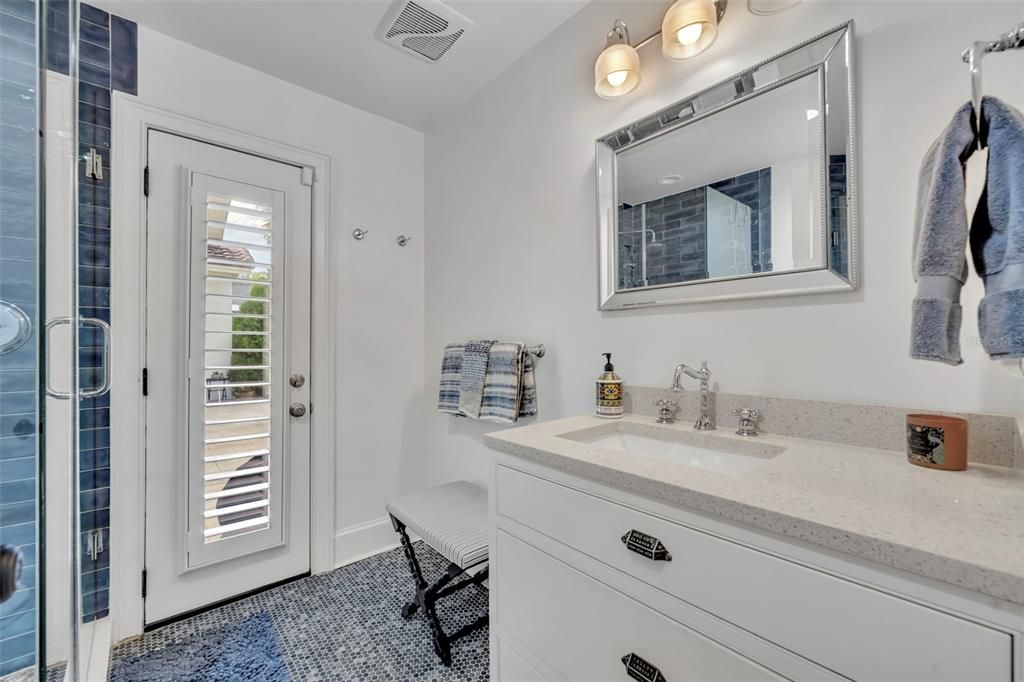 合同活跃: $1,699,999 (4 贝兹, 3 浴室, 2749 平方英尺)