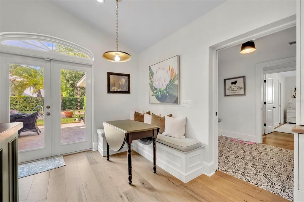 合同活跃: $1,699,999 (4 贝兹, 3 浴室, 2749 平方英尺)