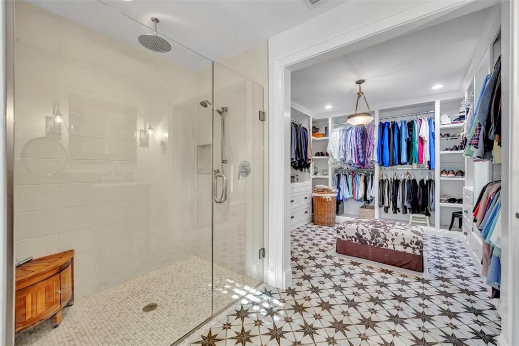 合同活跃: $1,699,999 (4 贝兹, 3 浴室, 2749 平方英尺)