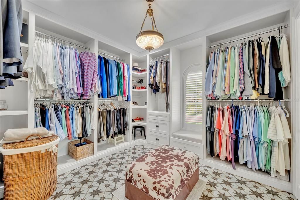 合同活跃: $1,699,999 (4 贝兹, 3 浴室, 2749 平方英尺)