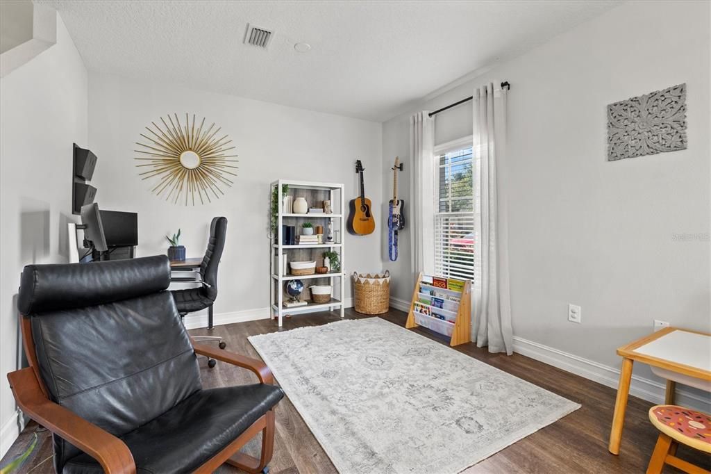 Active With Contract: $269,000 (3 beds, 2 baths, 1343 Square Feet)
