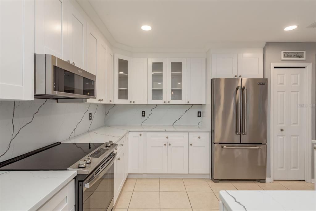 Под контрактом: $389,900 (3 спален, 2 ванн, 1596 Квадратных фут)