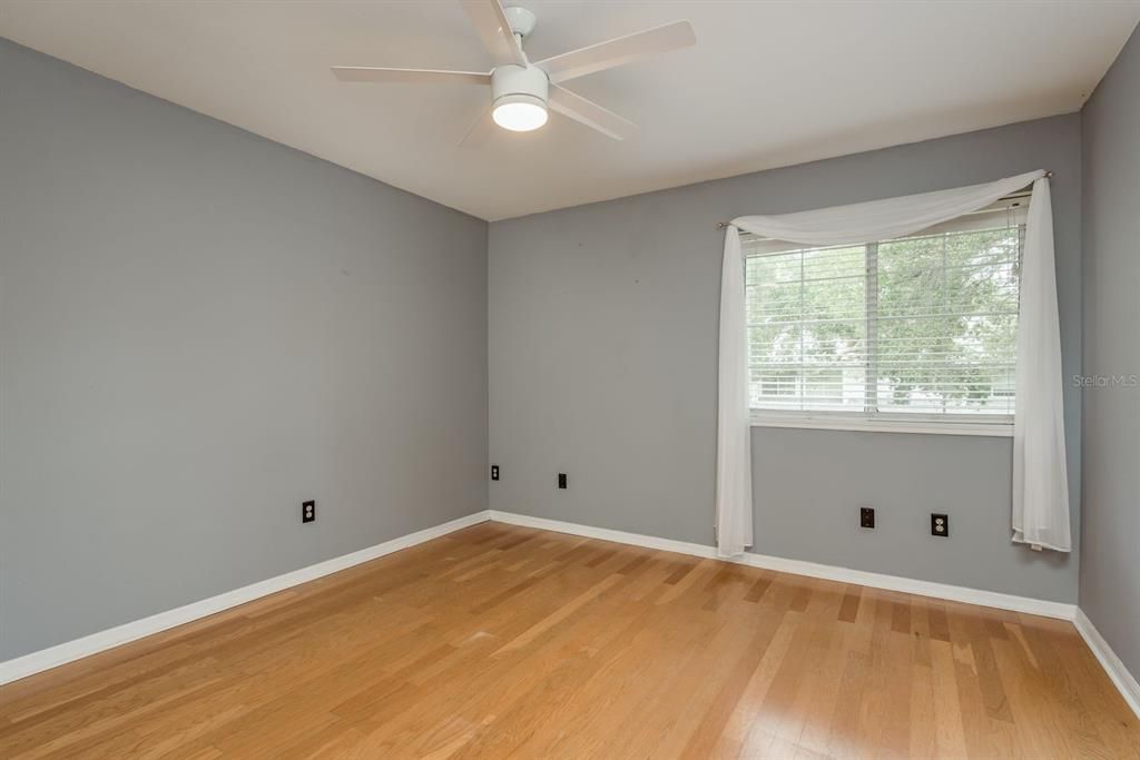 Под контрактом: $389,900 (3 спален, 2 ванн, 1596 Квадратных фут)