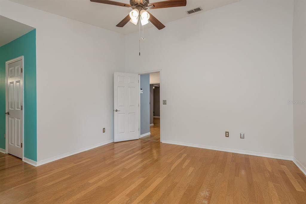 Под контрактом: $389,900 (3 спален, 2 ванн, 1596 Квадратных фут)