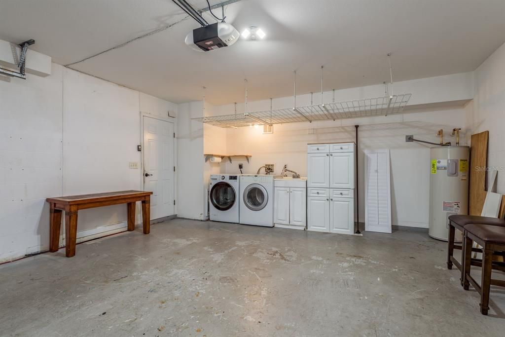 Под контрактом: $389,900 (3 спален, 2 ванн, 1596 Квадратных фут)