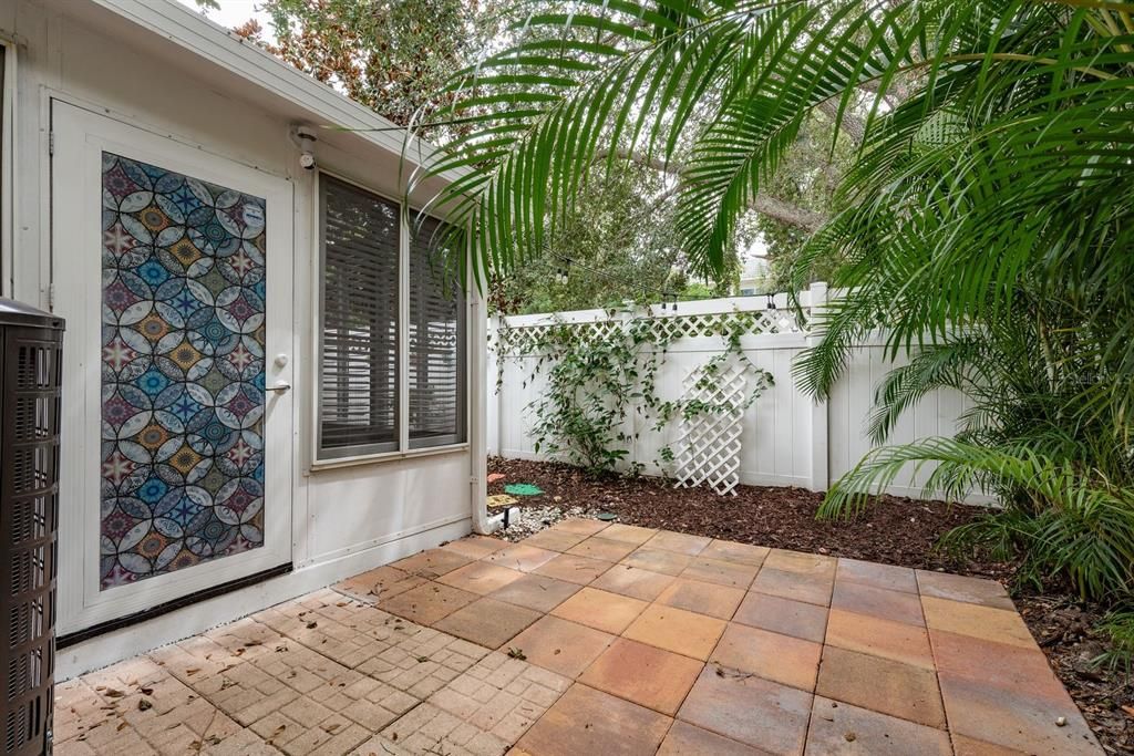 Под контрактом: $389,900 (3 спален, 2 ванн, 1596 Квадратных фут)