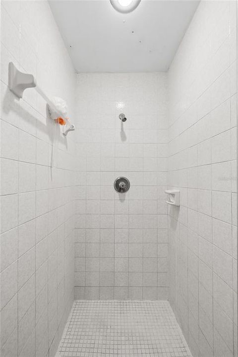 合同活跃: $924,000 (4 贝兹, 3 浴室, 3698 平方英尺)