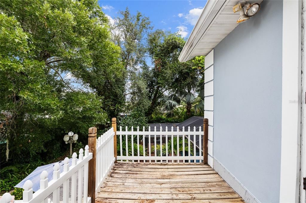 合同活跃: $924,000 (4 贝兹, 3 浴室, 3698 平方英尺)