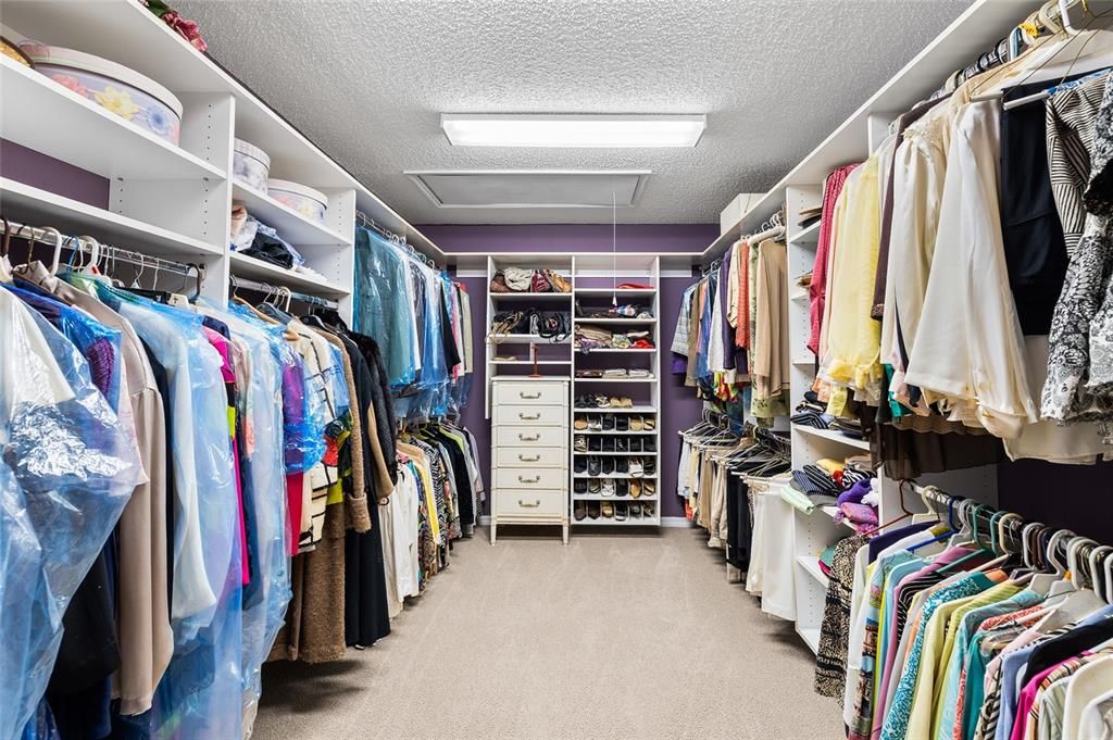 合同活跃: $924,000 (4 贝兹, 3 浴室, 3698 平方英尺)