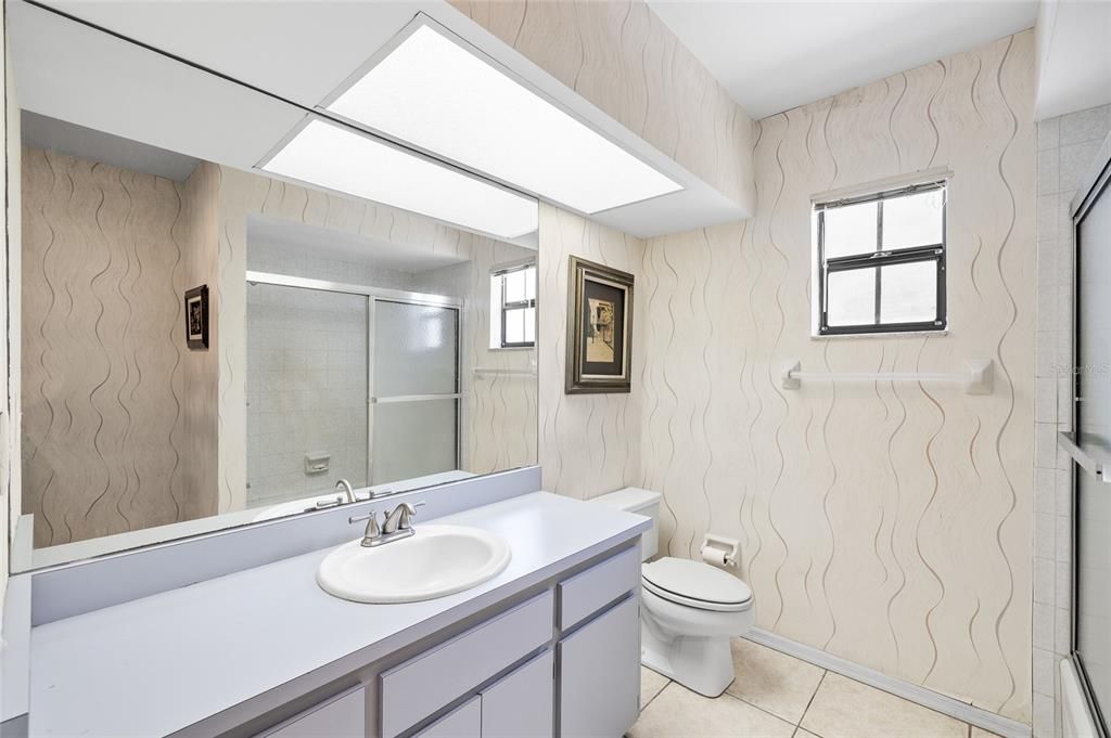 合同活跃: $924,000 (4 贝兹, 3 浴室, 3698 平方英尺)