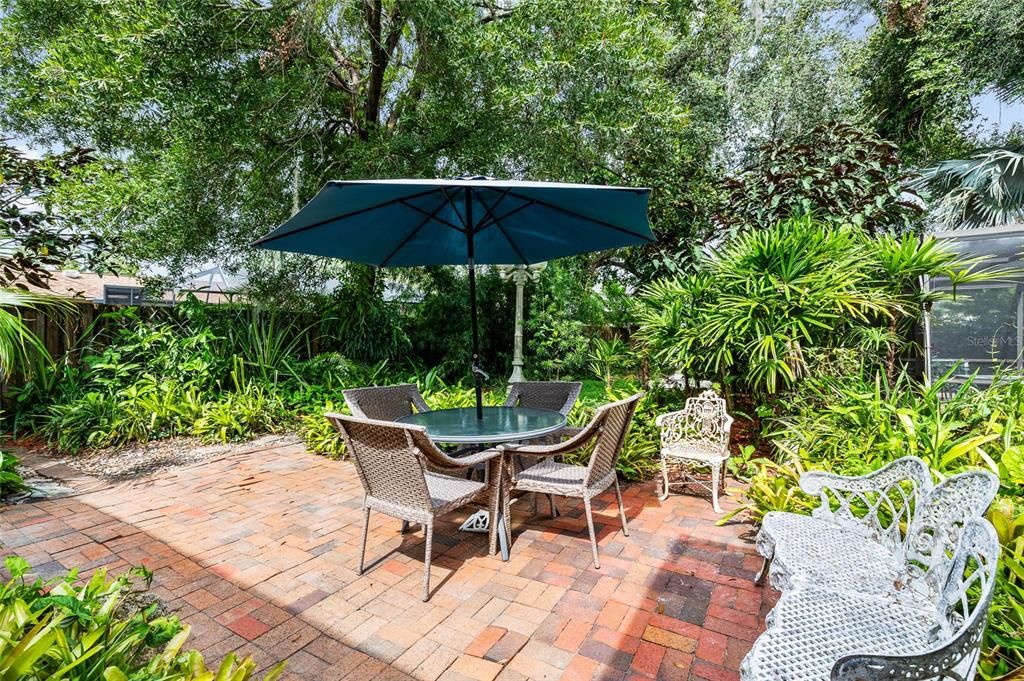 合同活跃: $924,000 (4 贝兹, 3 浴室, 3698 平方英尺)