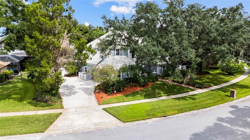 合同活跃: $924,000 (4 贝兹, 3 浴室, 3698 平方英尺)