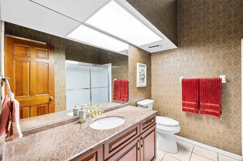 合同活跃: $924,000 (4 贝兹, 3 浴室, 3698 平方英尺)