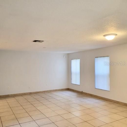 For Rent: $1,999 (4 beds, 2 baths, 2496 Square Feet)