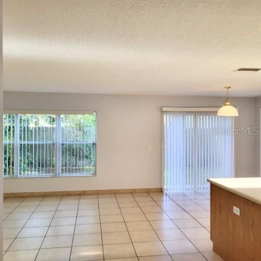For Rent: $1,999 (4 beds, 2 baths, 2496 Square Feet)