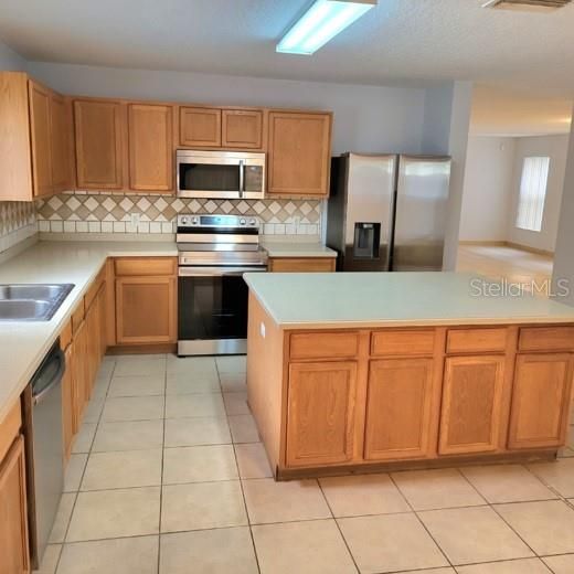 For Rent: $1,999 (4 beds, 2 baths, 2496 Square Feet)