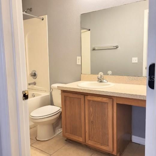 For Rent: $1,999 (4 beds, 2 baths, 2496 Square Feet)