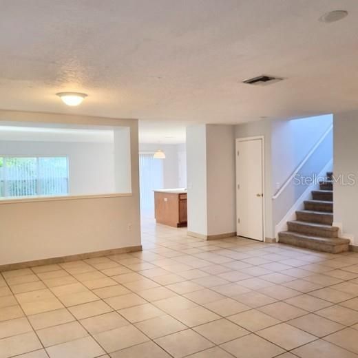 For Rent: $1,999 (4 beds, 2 baths, 2496 Square Feet)