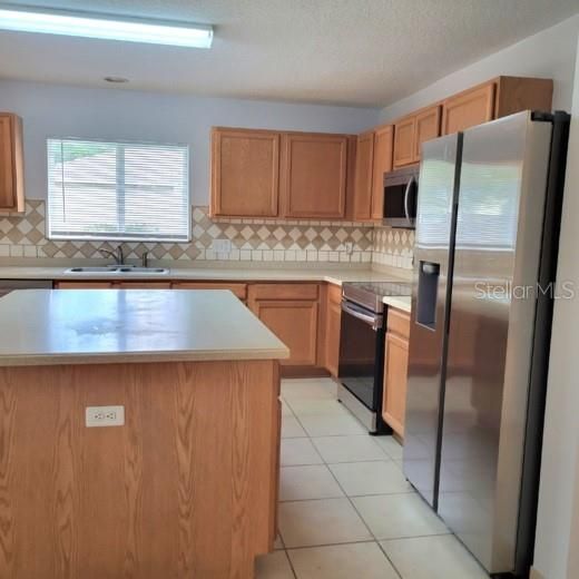 For Rent: $1,999 (4 beds, 2 baths, 2496 Square Feet)