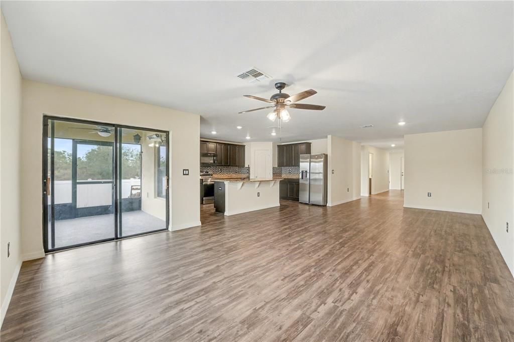 For Sale: $324,900 (5 beds, 3 baths, 1954 Square Feet)